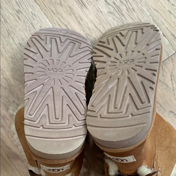 UGG Chestnut Shearling Boots with Satin Bows Size 6 - Picture 8 of 8